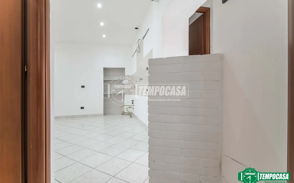 Ingresso - Rustic-Style Flat with Balcony in Cerro Maggiore