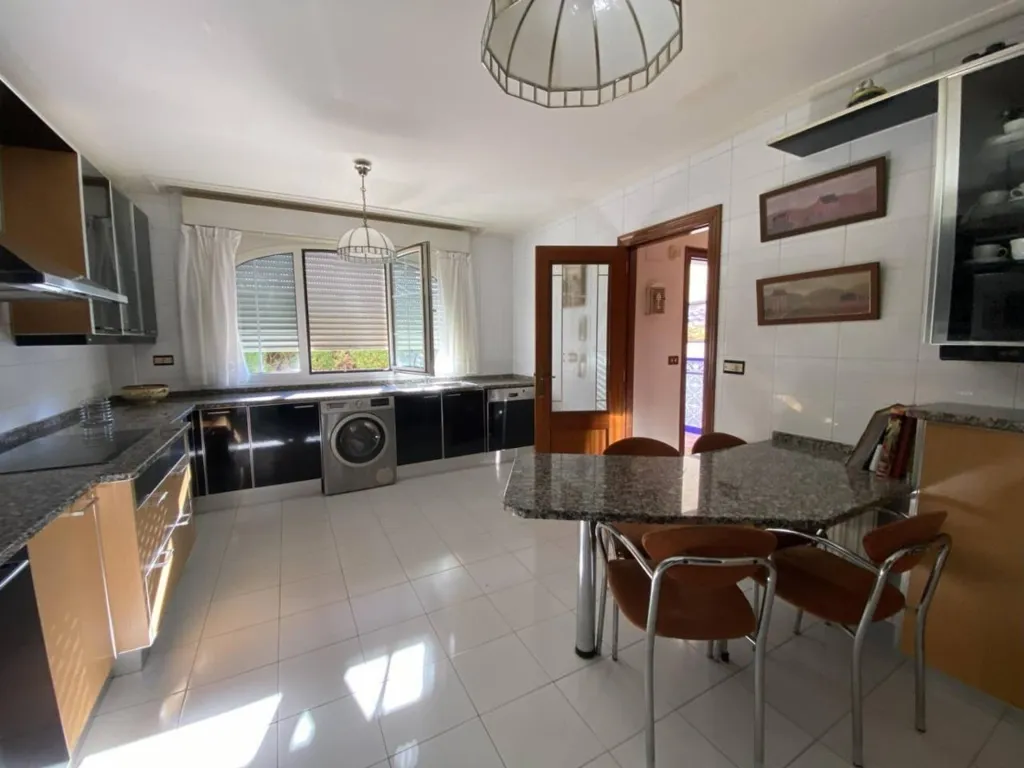 Köök - Semi-detached House with Pool in Loiu
