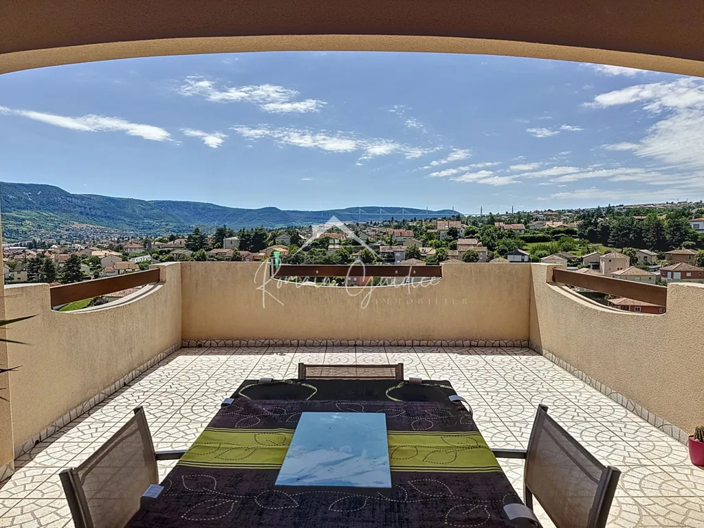 Terrass - Villa with Impressive View in Millau