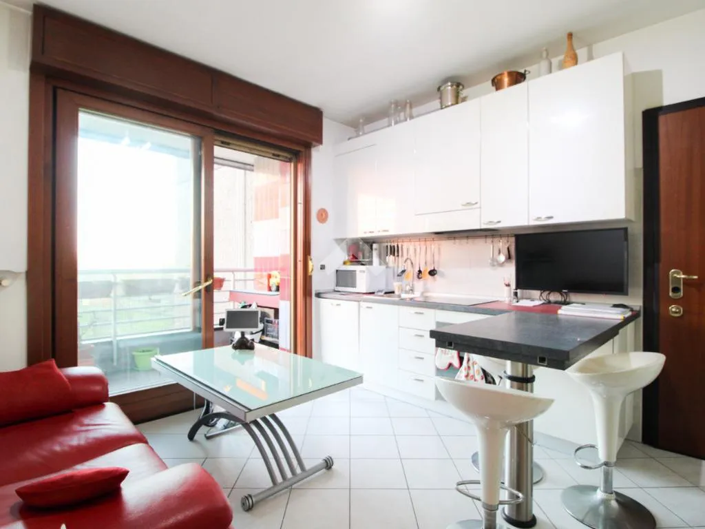 Köök - Bright 2-Bedroom Apartment with Balcony in Milan