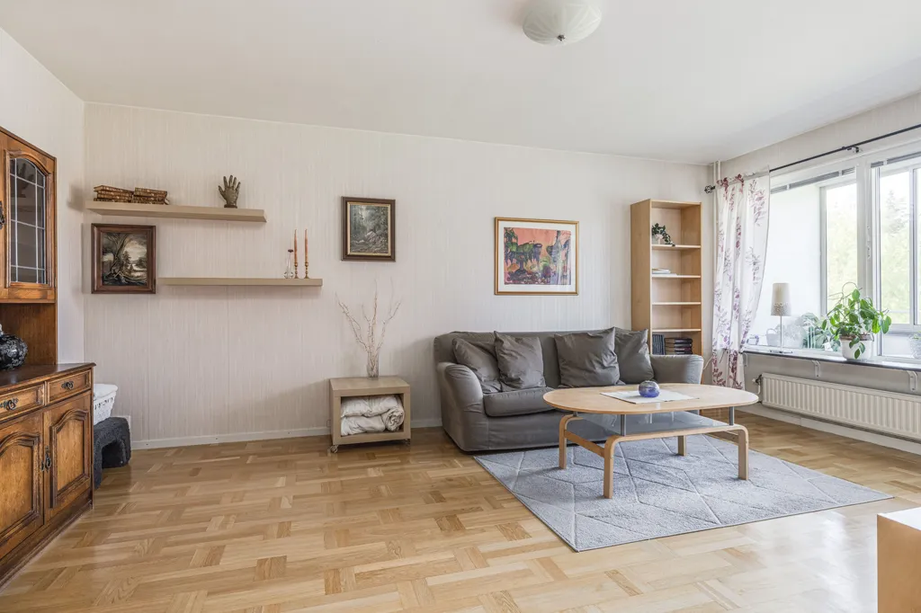 Elutuba - Apartment with Balcony in Selångerhus, Brf