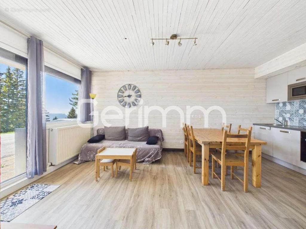 Séjour - Appartement en rez-de-chaussée avec terrasse à Chamrousse