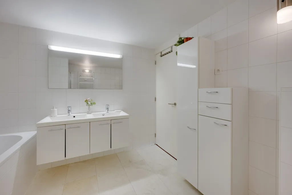 Vannitoad - Modern Apartment with Sunny Terrace in Leien