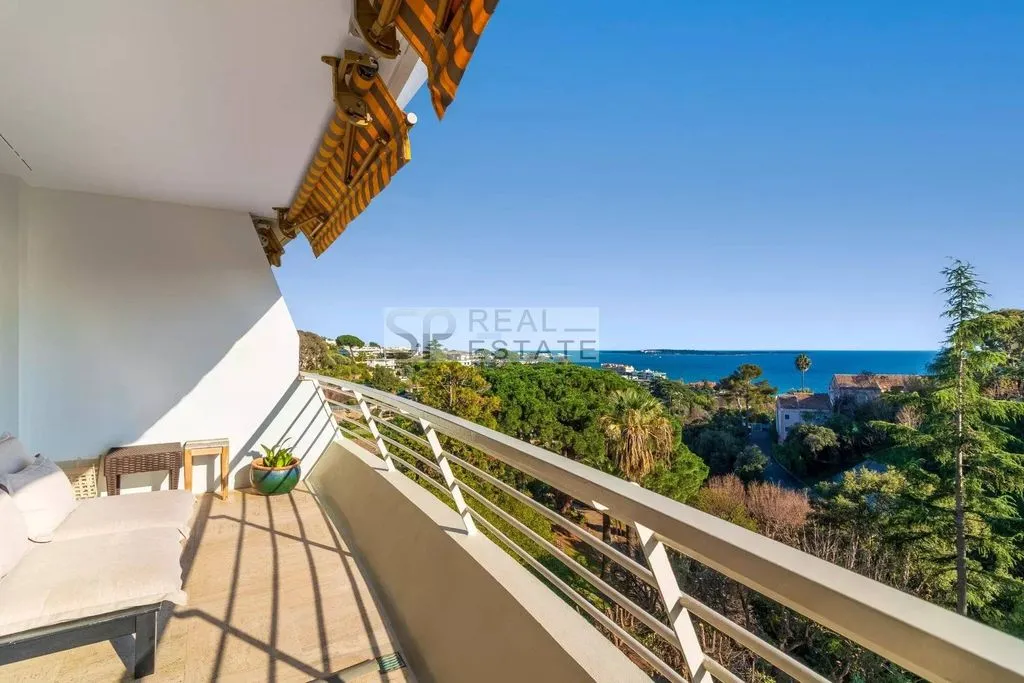 Rõdu - Luxury Apartment with Sea View in Cannes