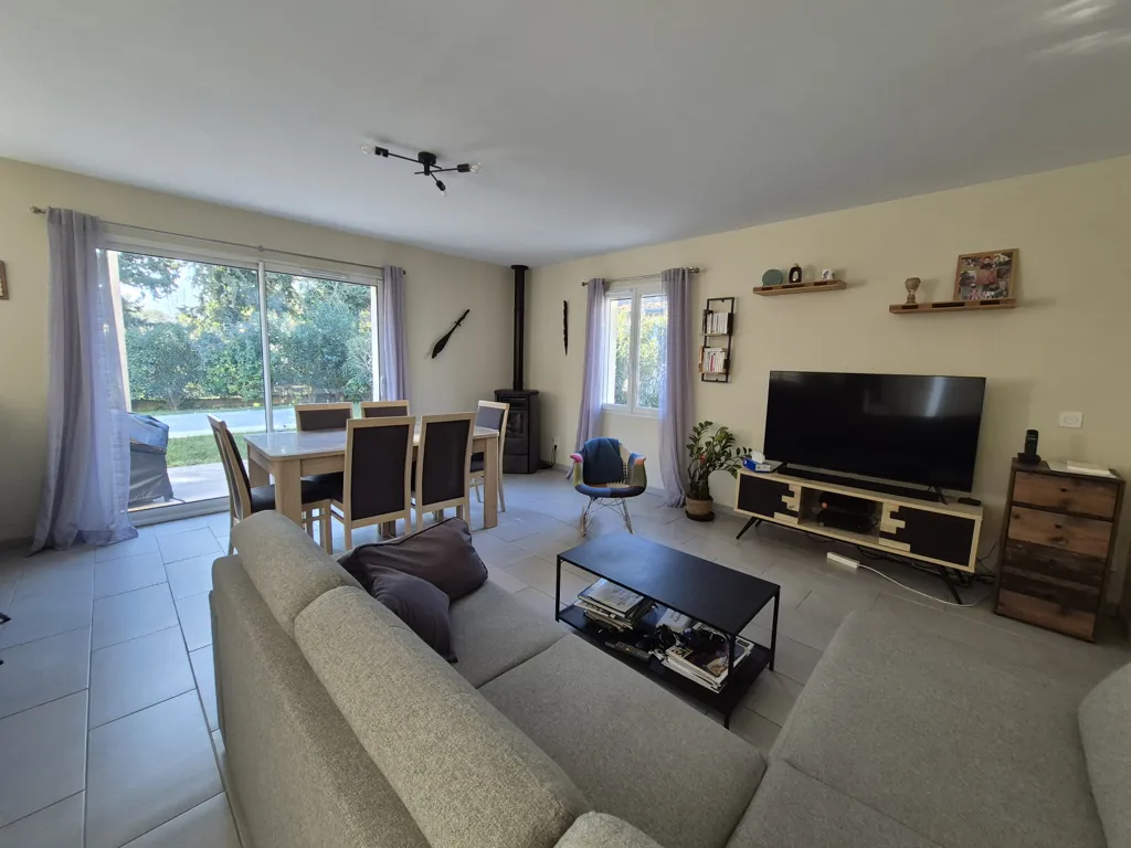 Living Room - Semi-detached Villa with Pool in Eyragues