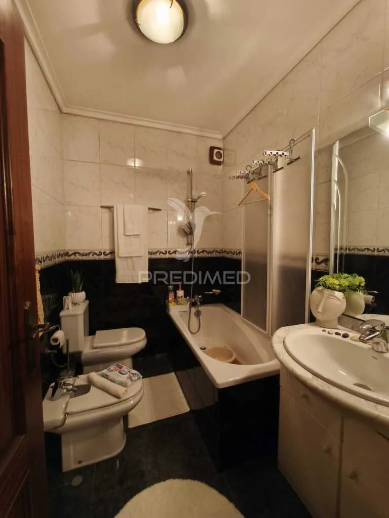Salles de bain - Spacious T3 Apartment with Elevator in Vagos