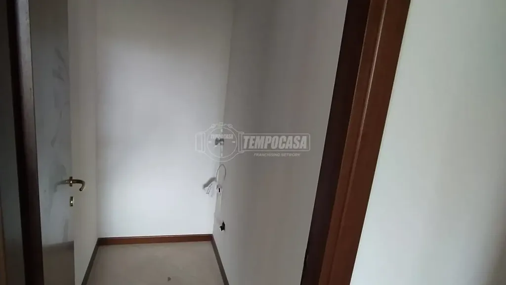 Esik - Semi-New Apartment with Balcony in Serramazzoni
