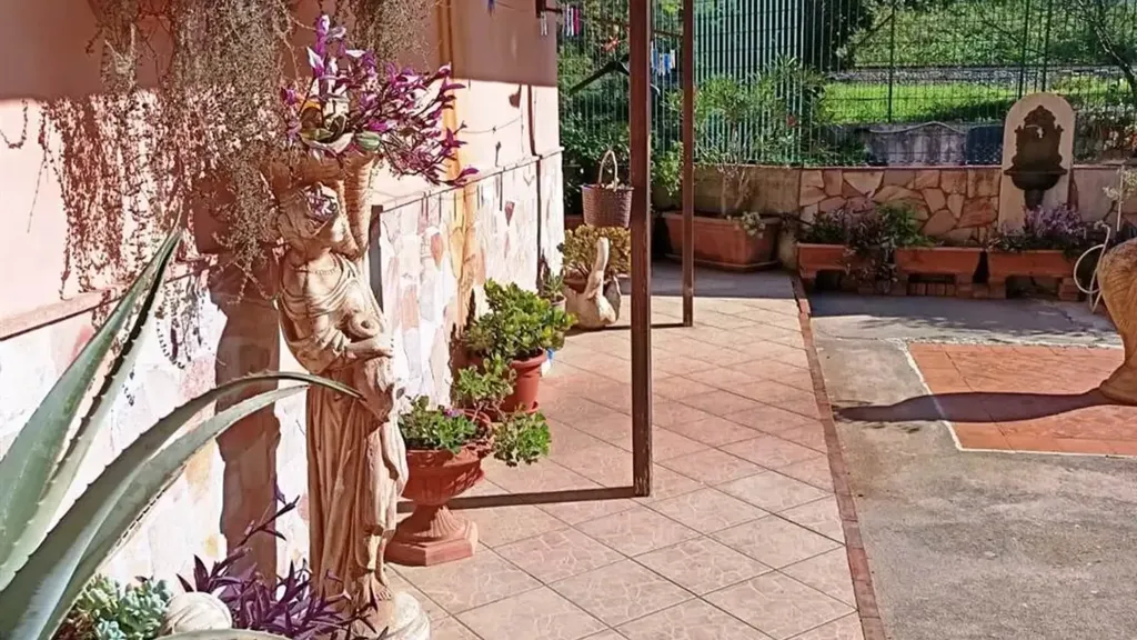 Terrass - Two-Level Apartment with Garden in Baronissi
