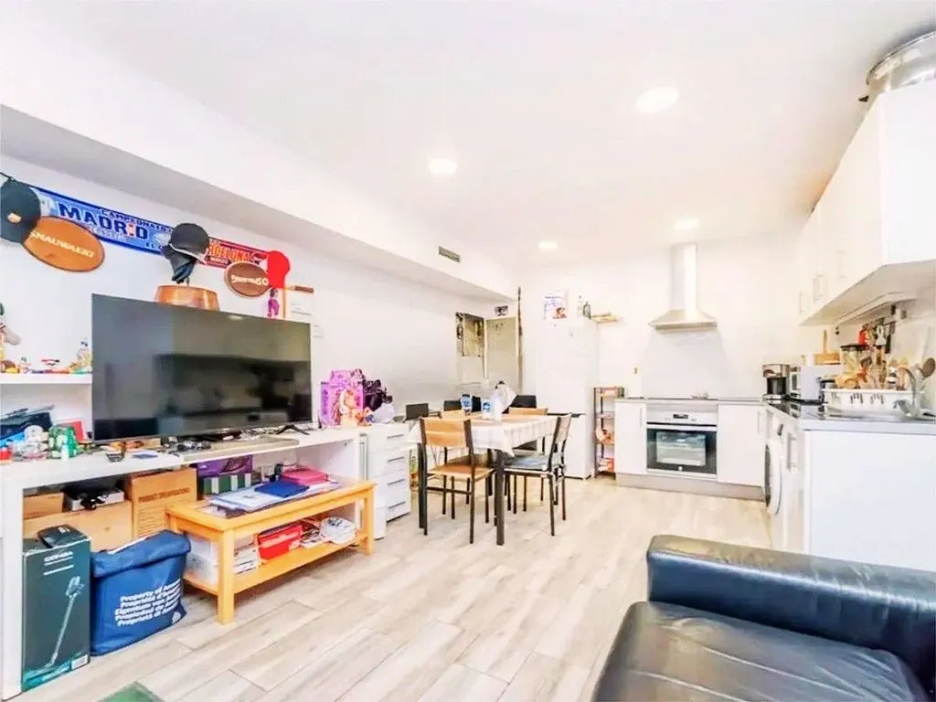 Soggiorno - Modern Loft with Garage in Industrial Zone