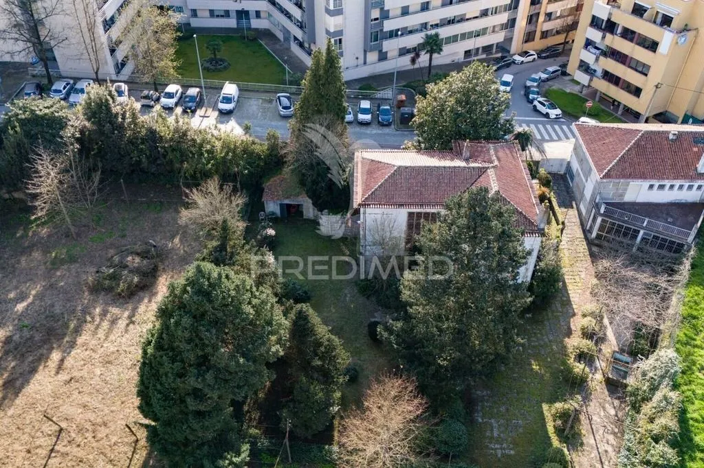 Õhuvaade - Development Land with Shops in Guimarães