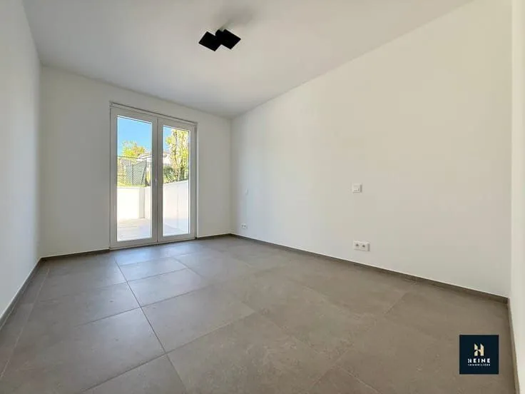 Rooms - New Build Flat with Garden in Seilles
