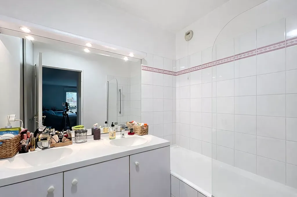 Bagni - Spacious Apartment with Terrace in Suresnes Centre