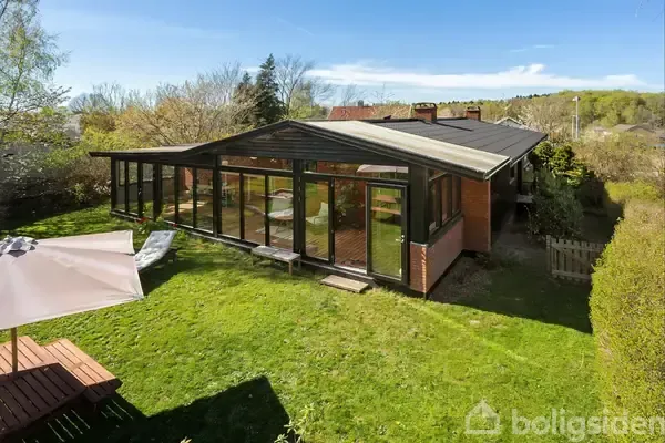 Aed - Villa with Lake View in Hillerød