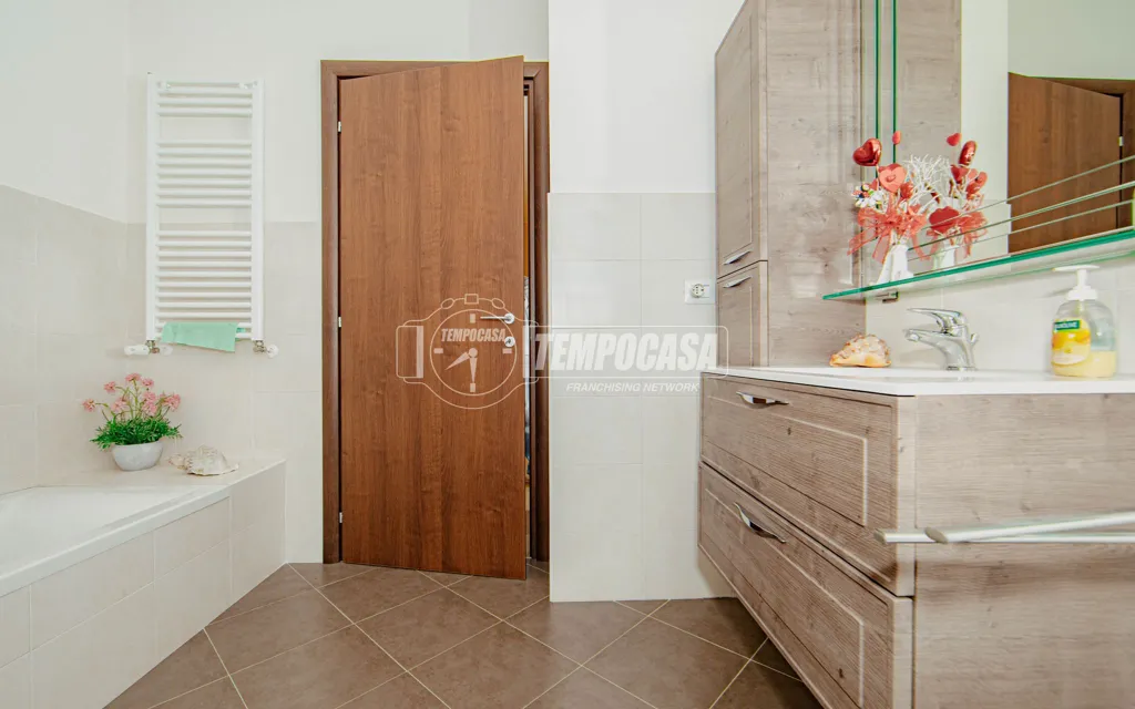 Salles de bain - Modern Villa with Private Garden in Vigevano
