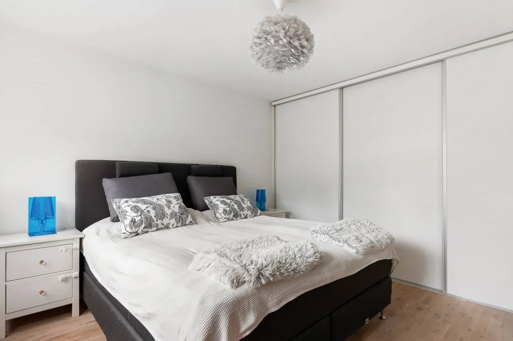 Magamistoad - Renovated Two-Bedroom Flat with Garden in Järfälla