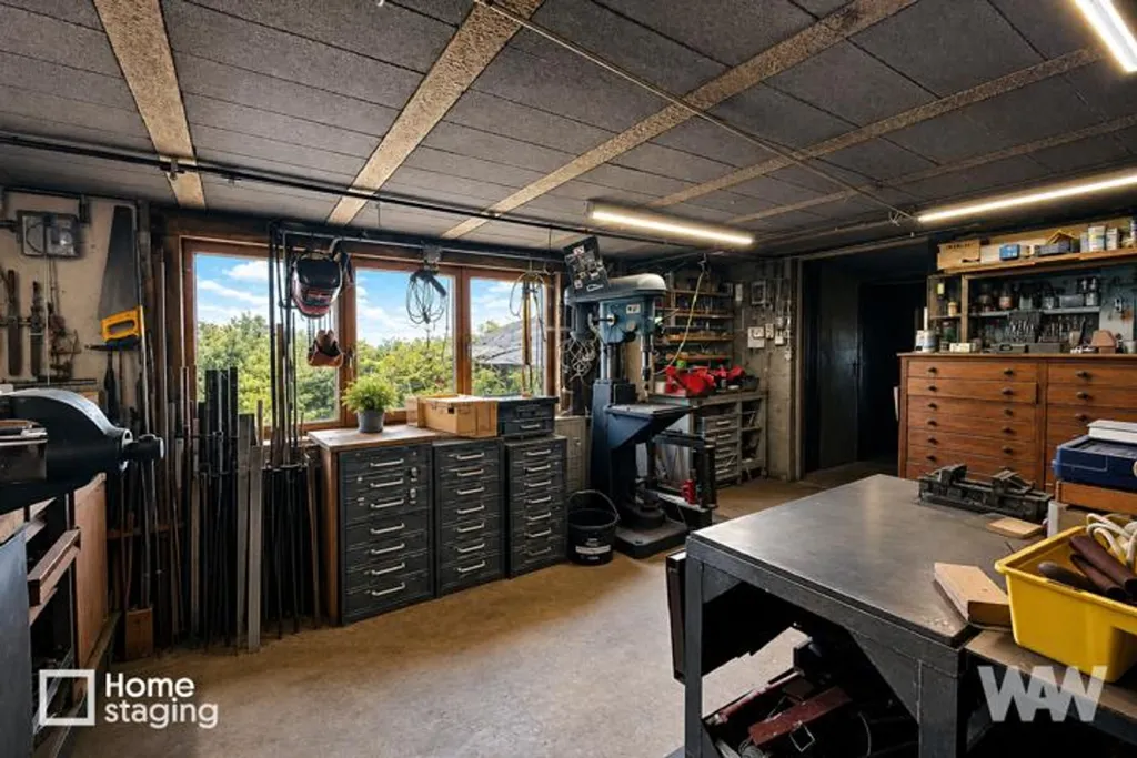 Garage - Villa with Garden View in Dalhem