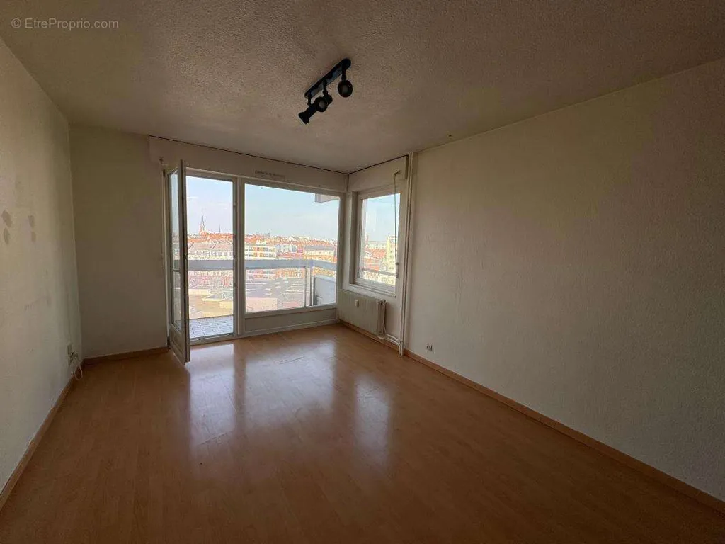 Stanze - 2-Bedroom Apartment with Balcony in Esplanade