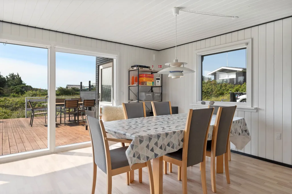 Sala da pranzo - Modernised Summerhouse with Sea View in Klegod