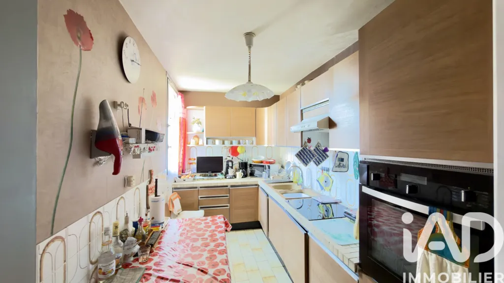 Cucina - 3-Bed Apartment with Balcony in Nanterre