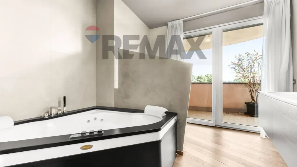Bathrooms - Modern Apartment with Terrace in Legnano