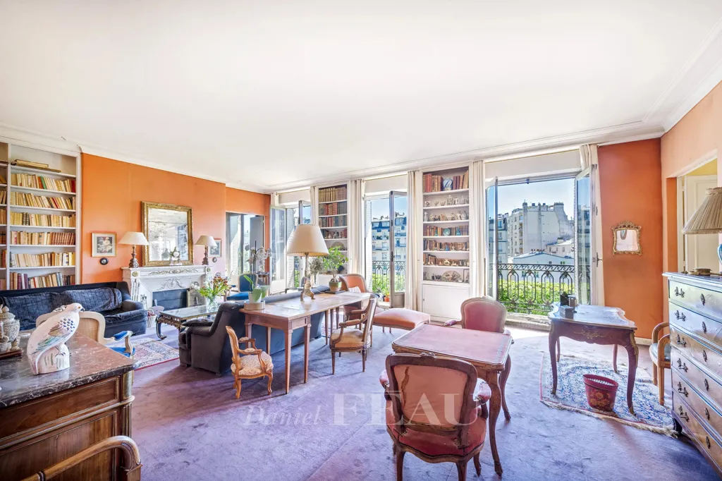Elutuba - 7-Piece Parisian Apartment with Garden Views