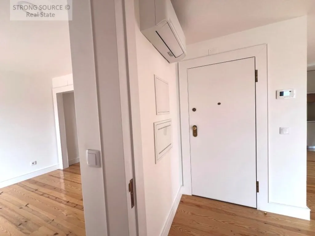 Esik - Luxury Apartments with River View in Graca, Lisbon