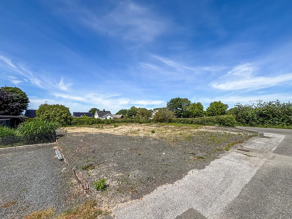 Aed - Unbuilt Plot with Established Garden in Bromölla