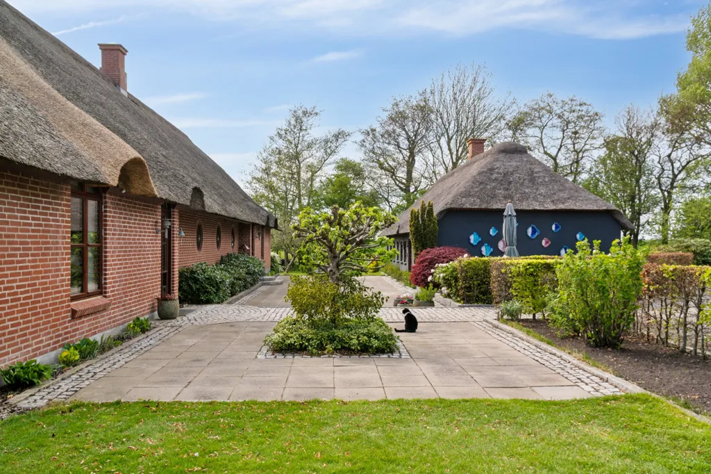 Jardin - Historic Villa with Water View on Hjarnø