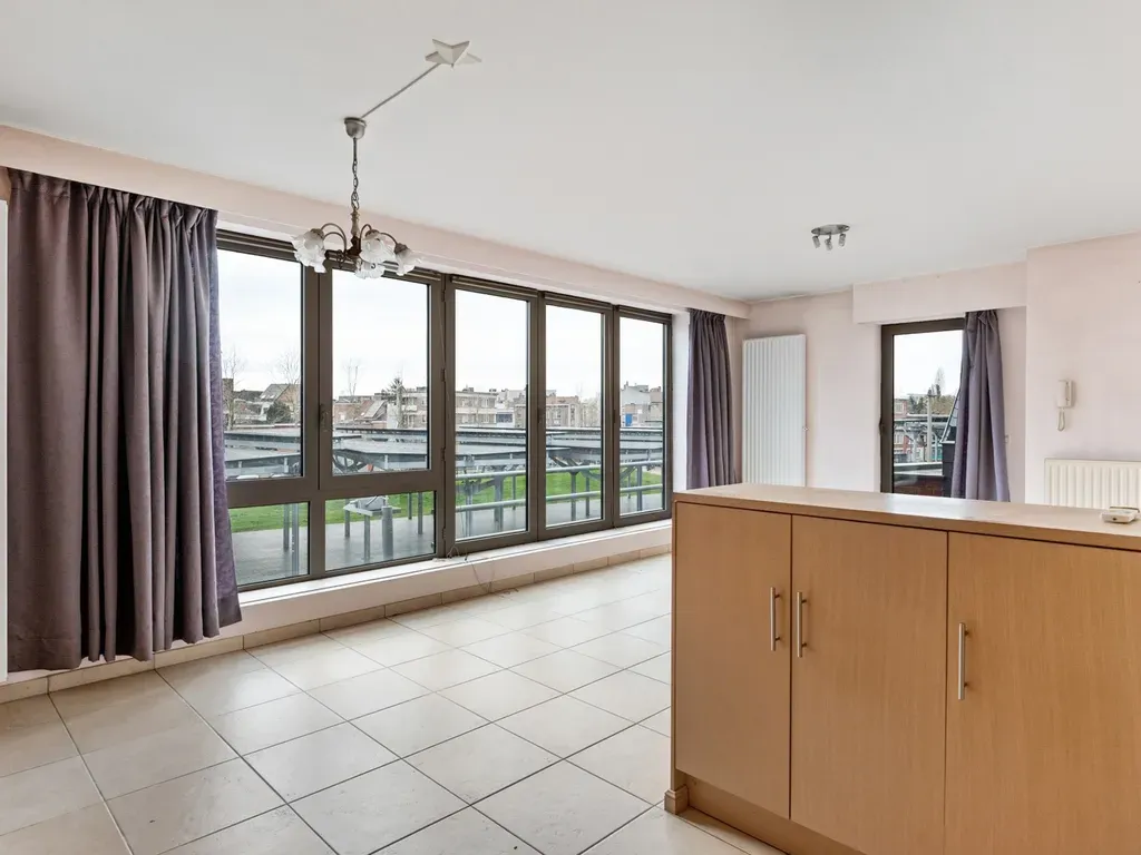 Kitchen - Apartment with Market Square View in Mortsel