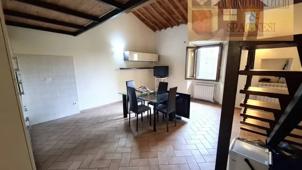 Salle à manger - Two-Bedroom Apartment with Soppalco in Lastra a Signa