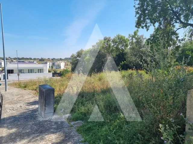 Land Plot for Housing with 676 m² in Cartaxo