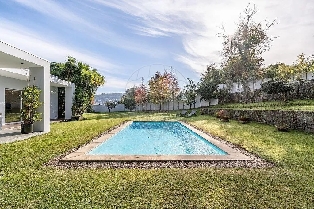 Bassein - Luxury Detached House with Pool in Vizela