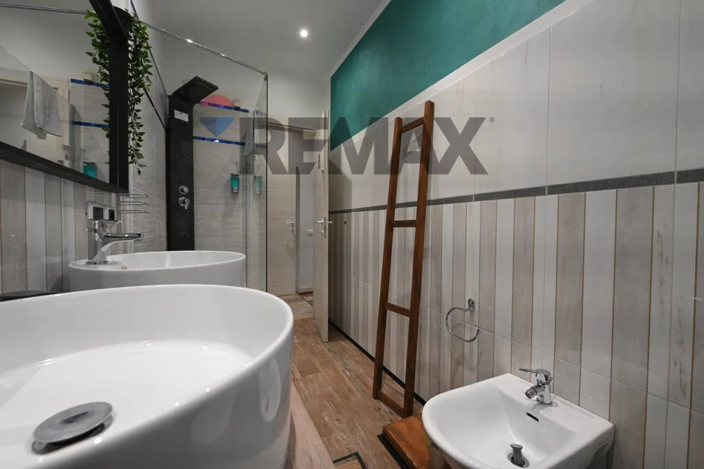 Salles de bain - Renovated Apartment with Two Balconies in Modena Centre