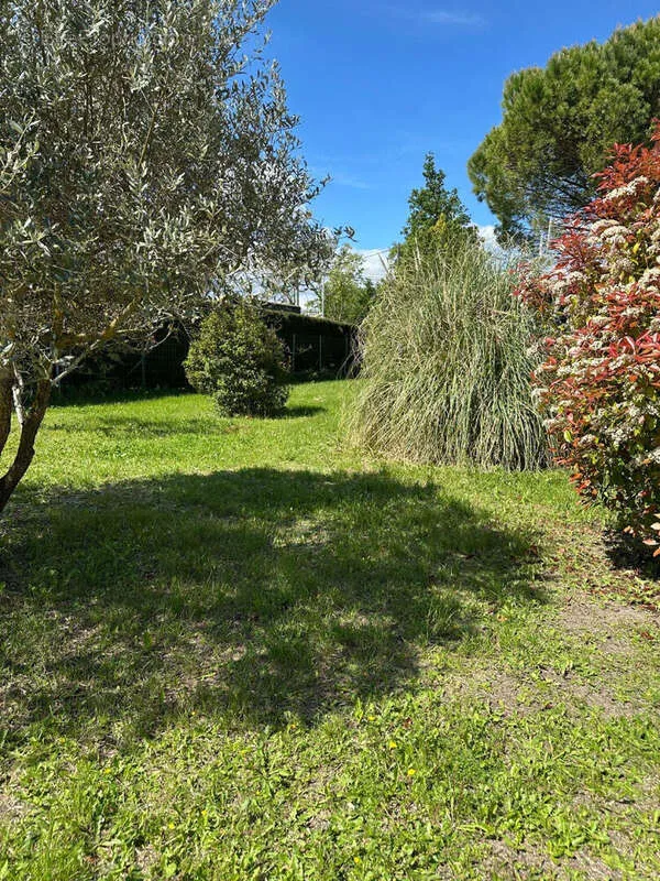 Aed - Villa with Pool in Entragues-sur-la-Sorgue
