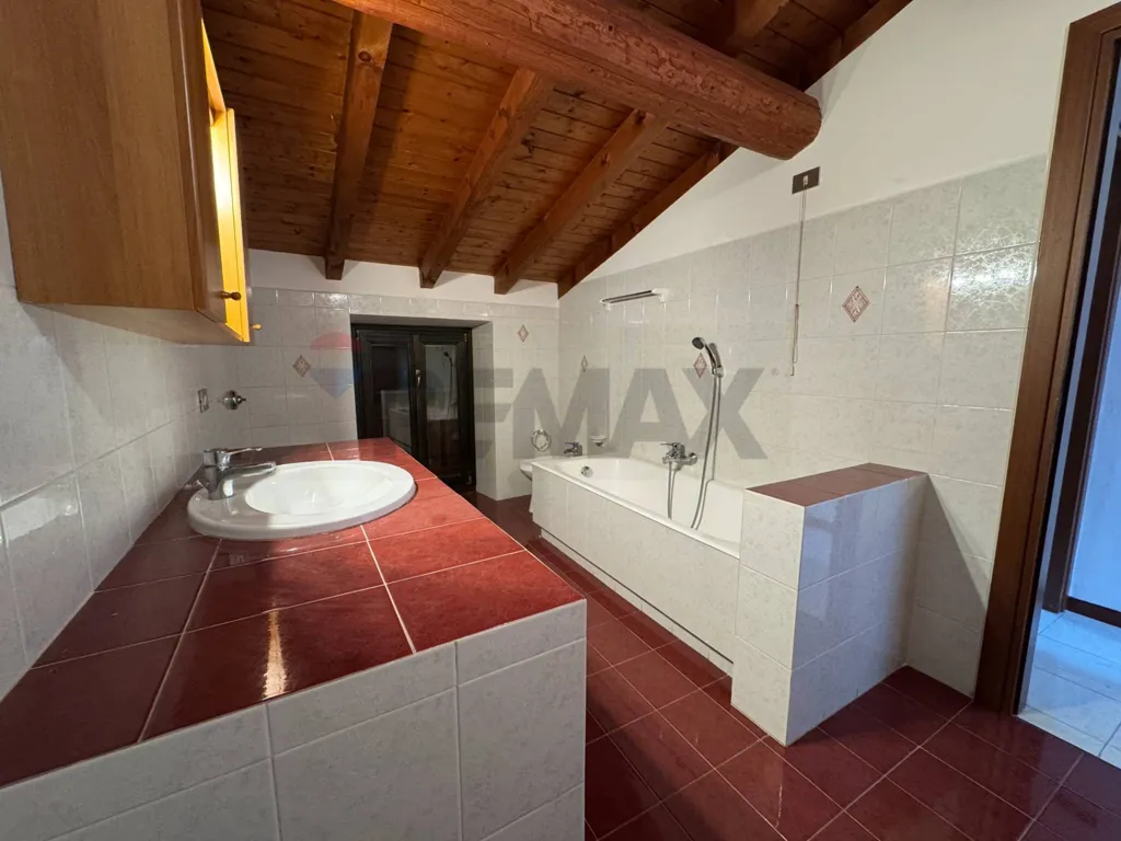 Bathrooms - Independent House with Private Courtyard in Gavardo