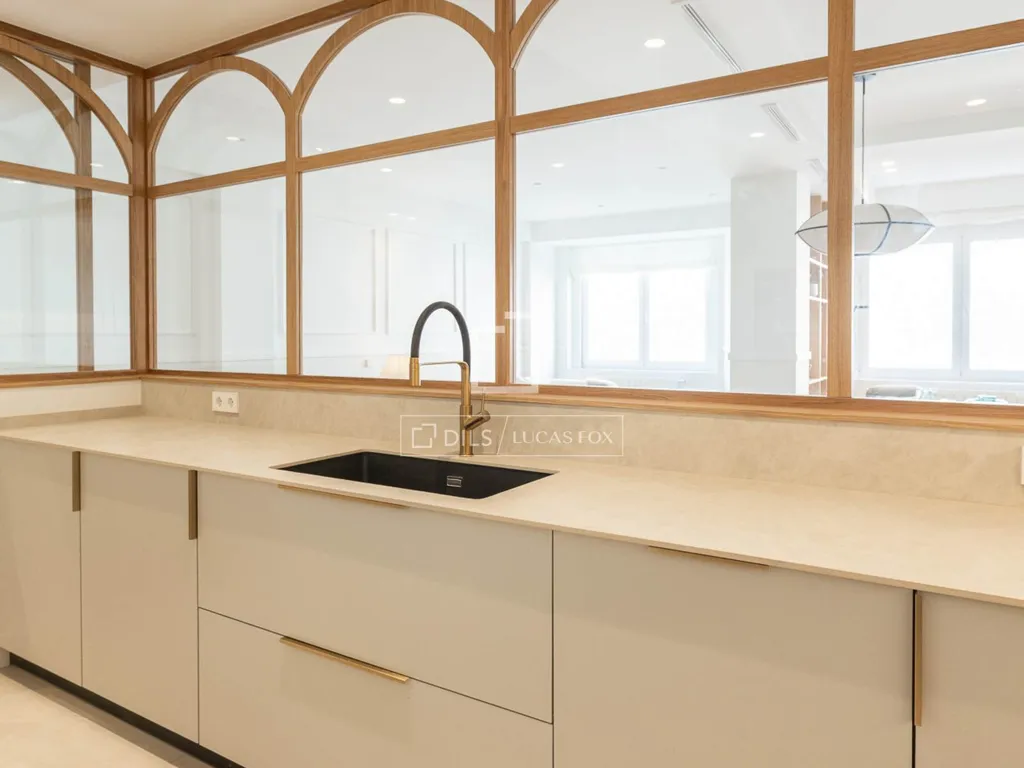 Kitchen - Luxury Flat with High Ceilings in Salamanca