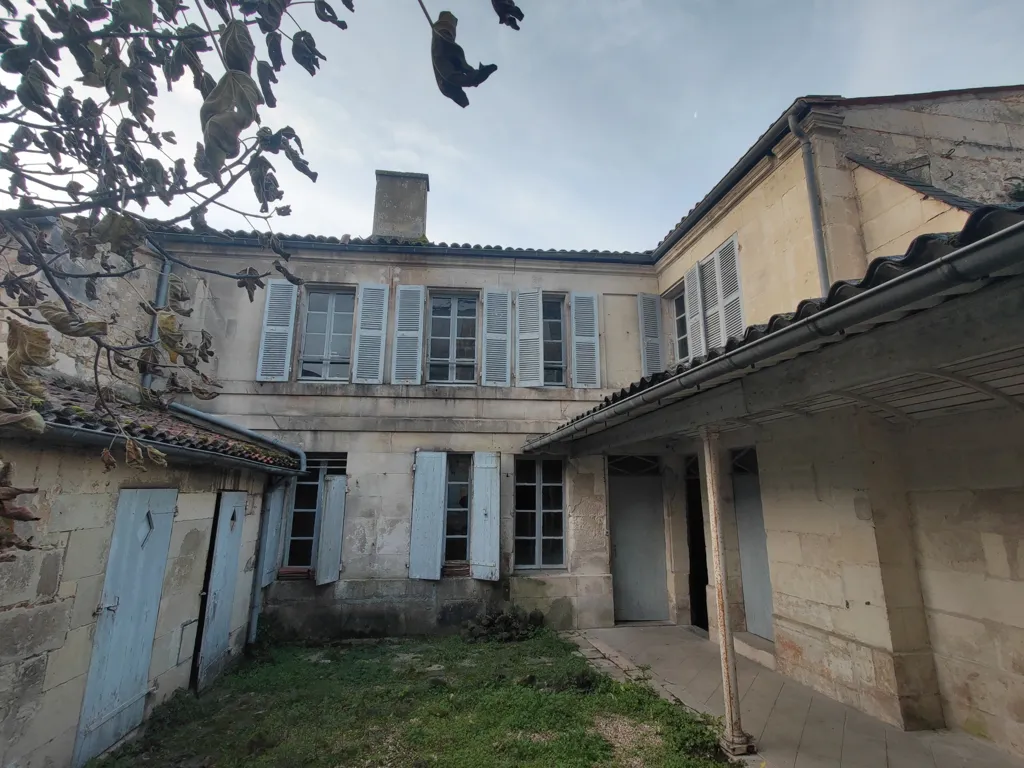 Exterior - Historic Townhouse in Saintes, Saint-Pierre