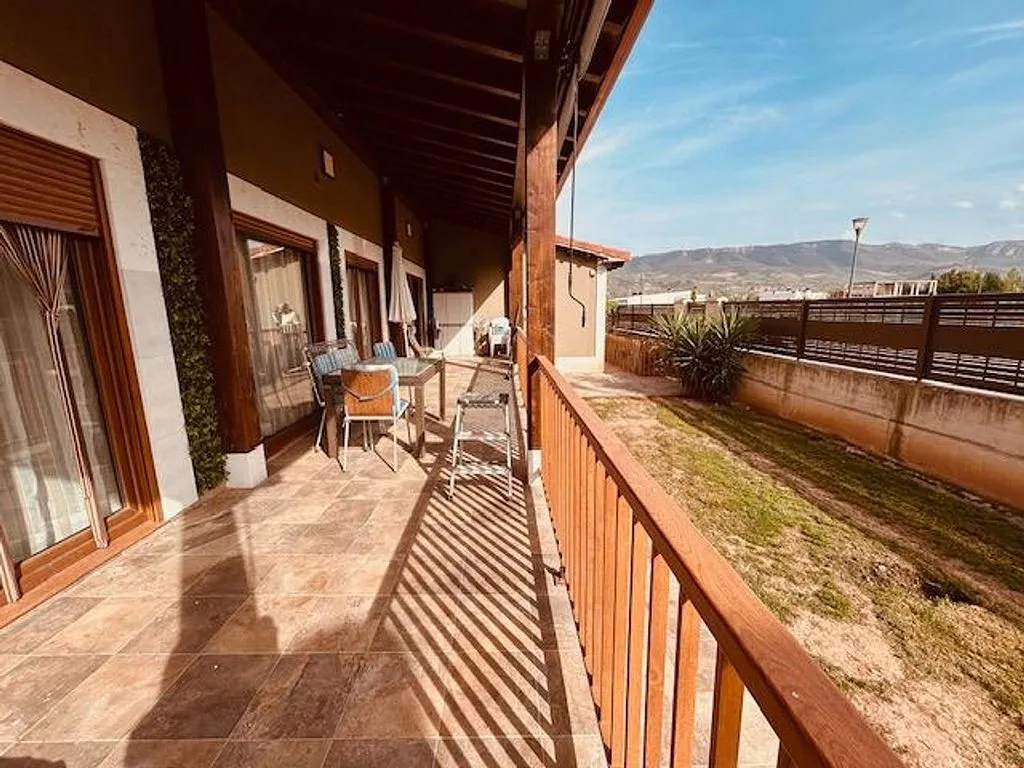 Terrass - Chalet with Terrace in La Plana