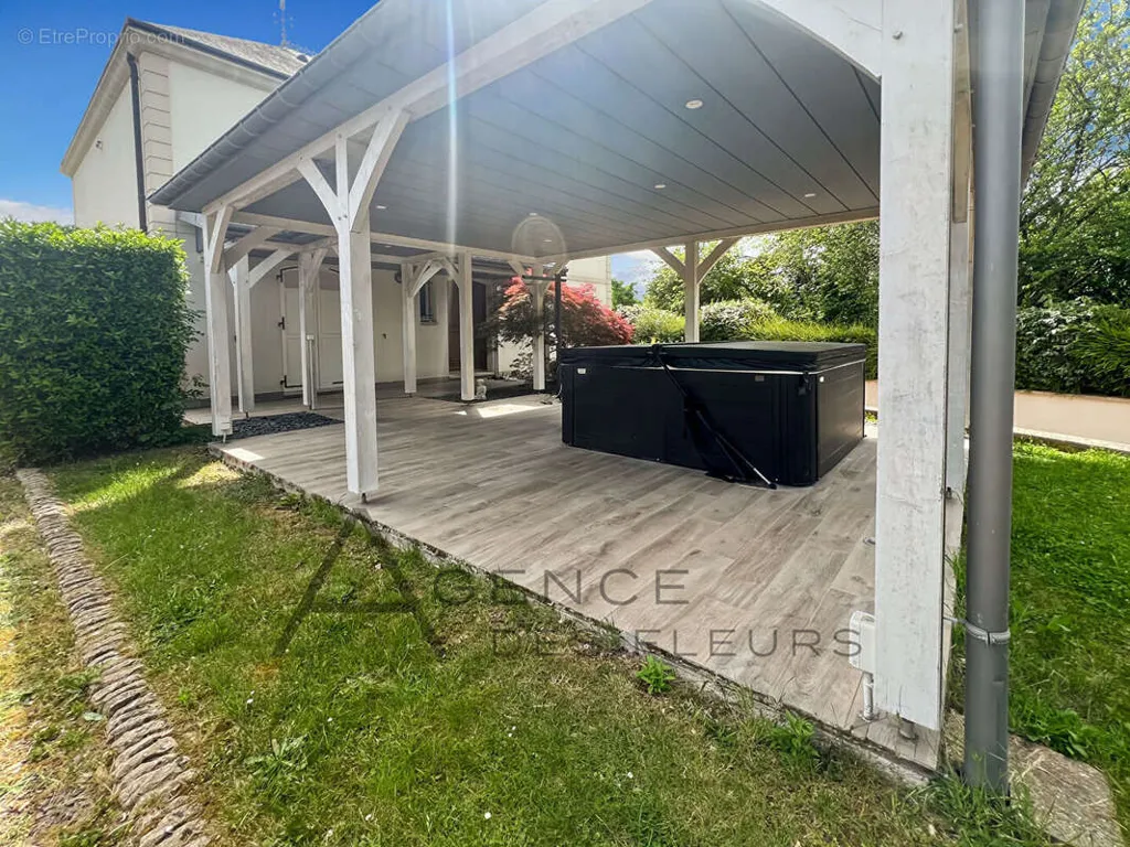 Terrasse - Maison Rénovée avec Jacuzzi près d'Elbeuf