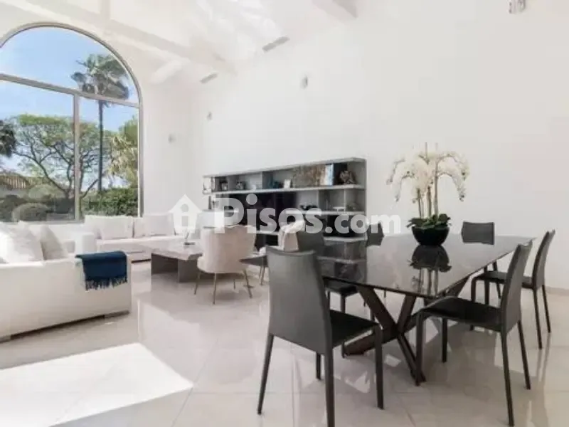 Söögituba - Renovated Chalet with Pool in Sotogrande