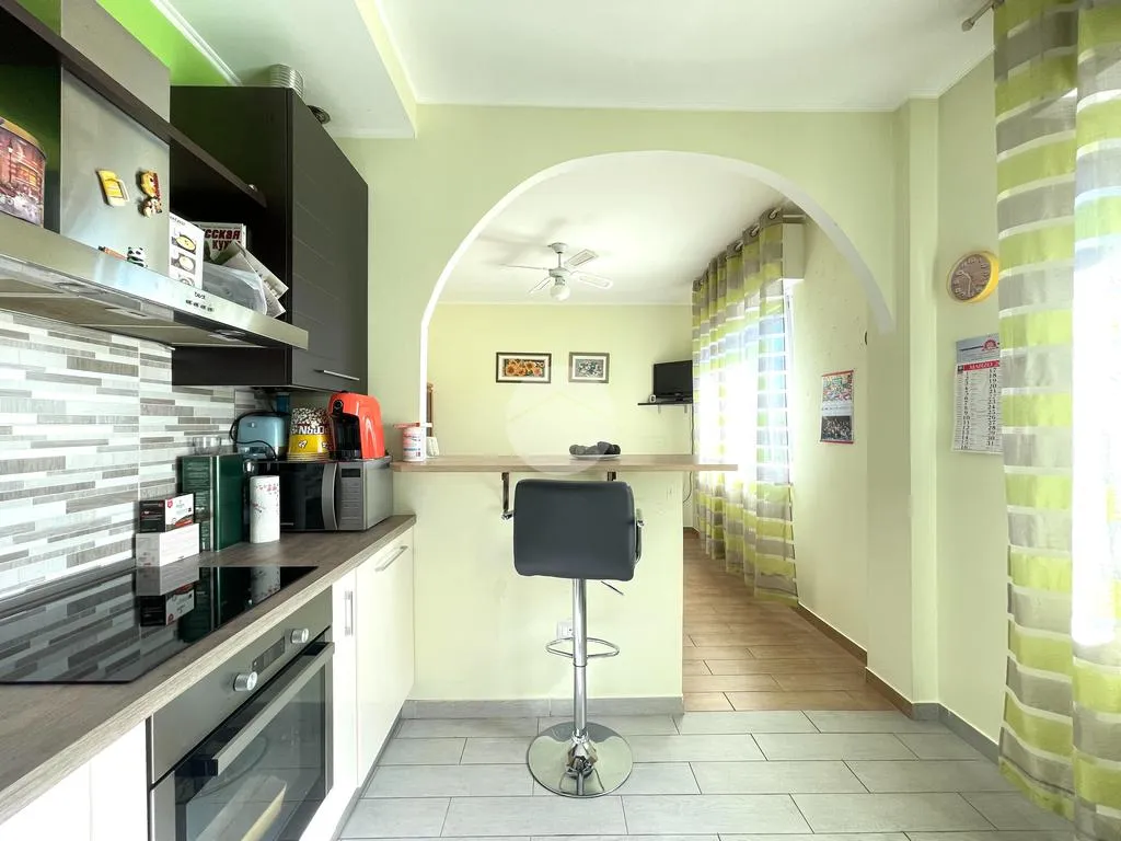 Cuisine - Renovated Apartment with Mountain View in Brescia