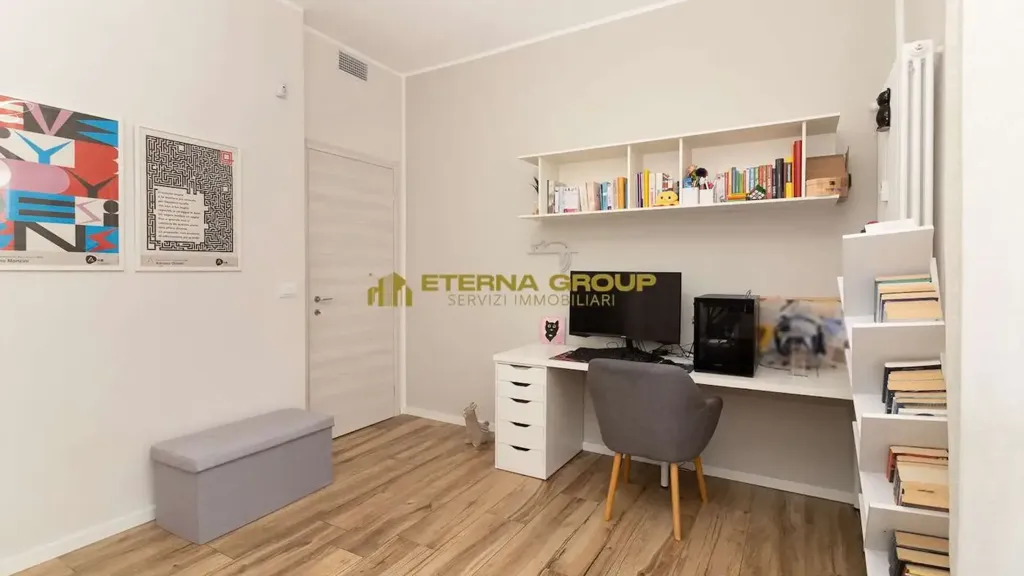Kabinet - Modernised Apartment with Balconies in Chieri