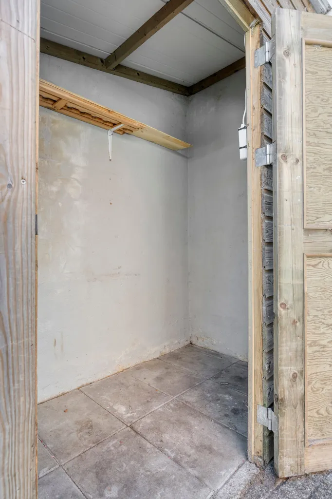 Garage - Modern Ground Floor Flat with Terrace in Oss
