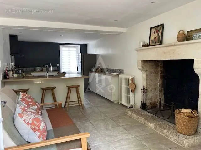 Séjour - Maison 7 pièces à Rouillac