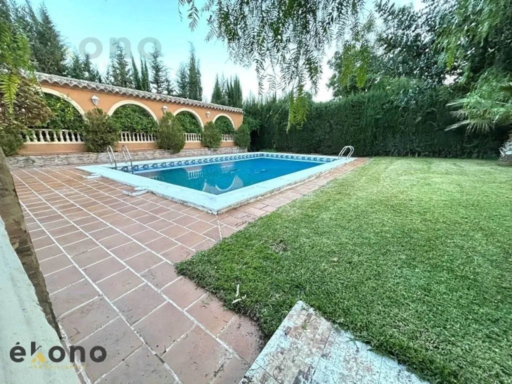 Bassein - 7-Bedroom House with Pool in Cordova