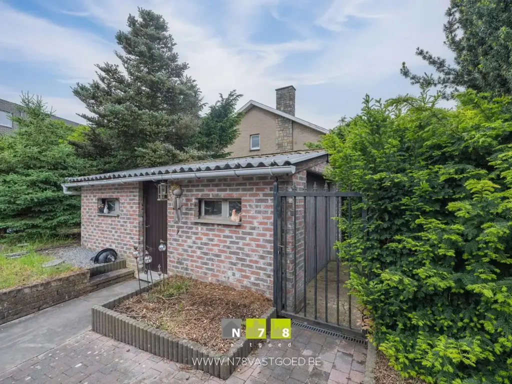 Välivaade - Renovatable Detached House with Garden in Maasmechelen