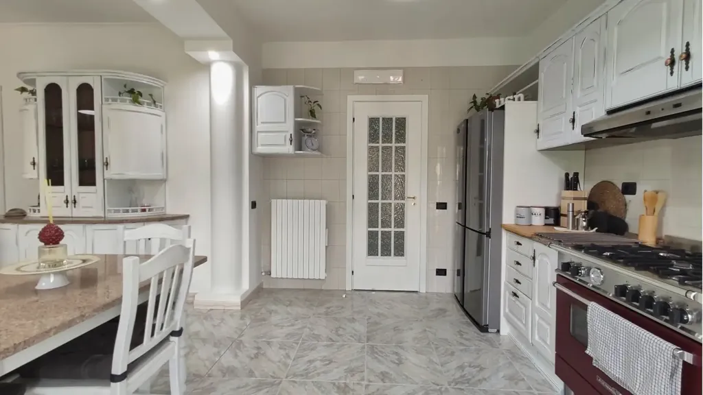 Cuisine - Rear-Facing Apartment with Solarium in Solofra