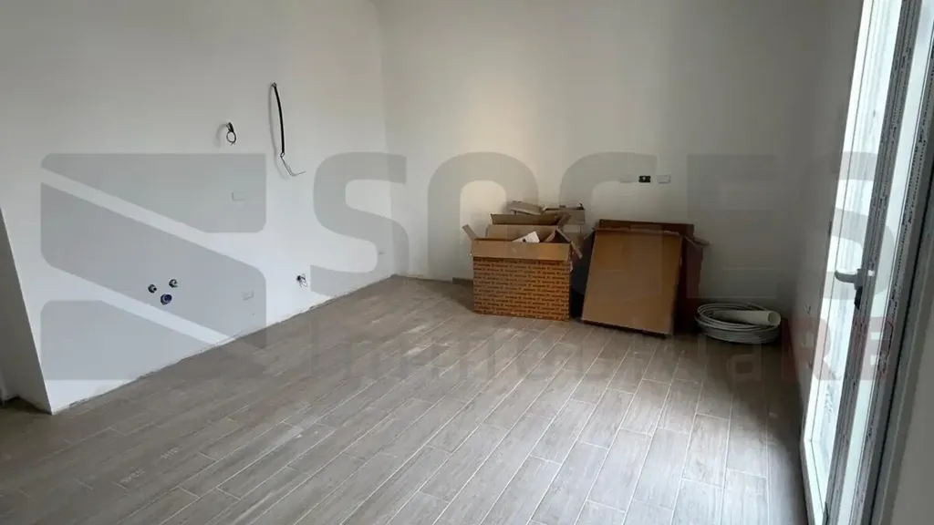 Pièces - Newly Built Trilocale with Terrace in Florence
