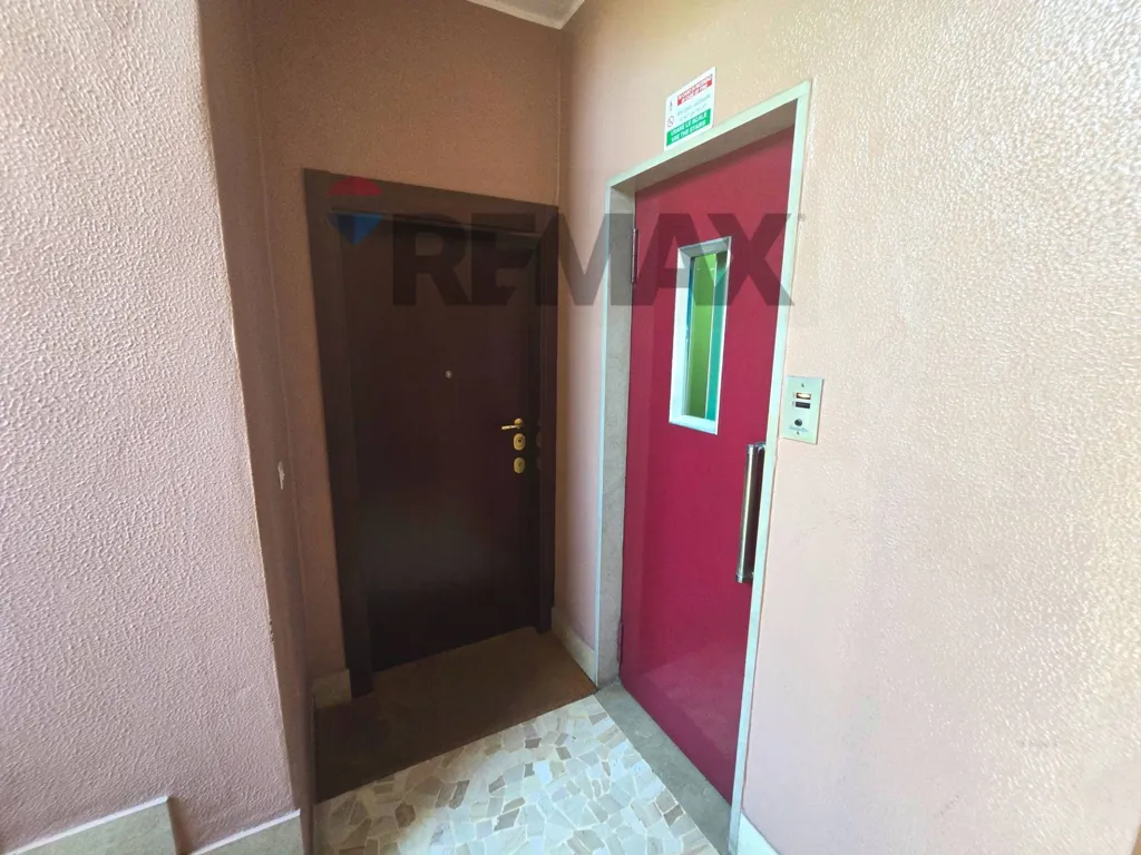 Esik - Spacious Triplex with Balcony in Milan