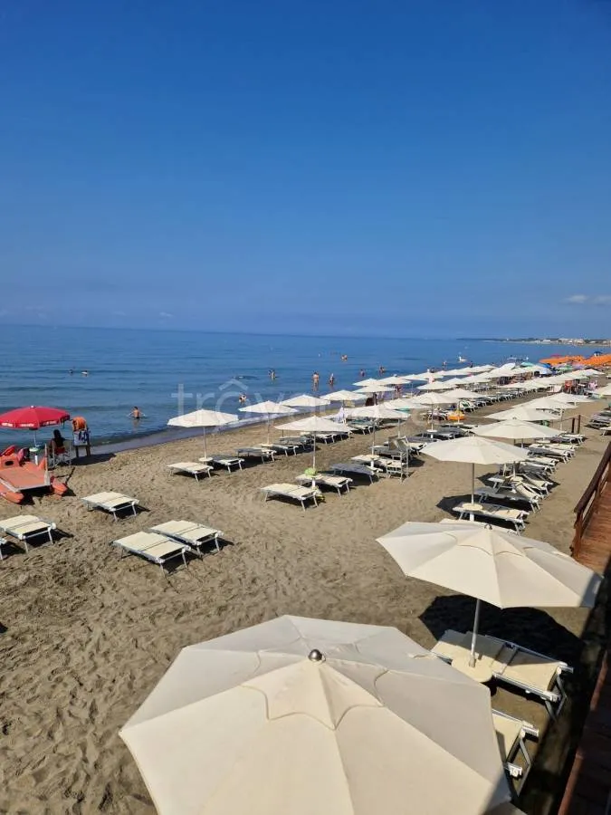 Seafront Apartment with Parking in Latina